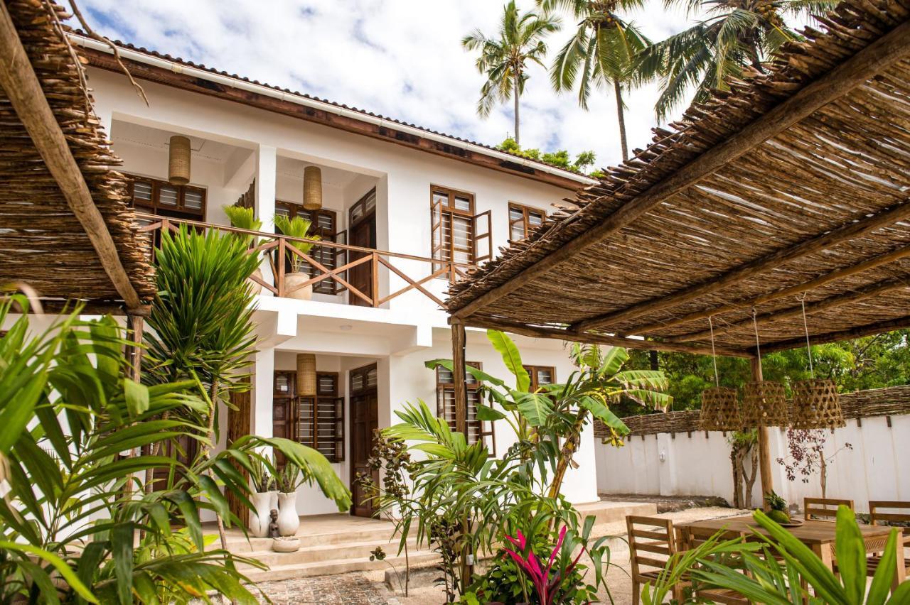 Kima Serviced Beach House & Suites Bwejuu Exterior photo