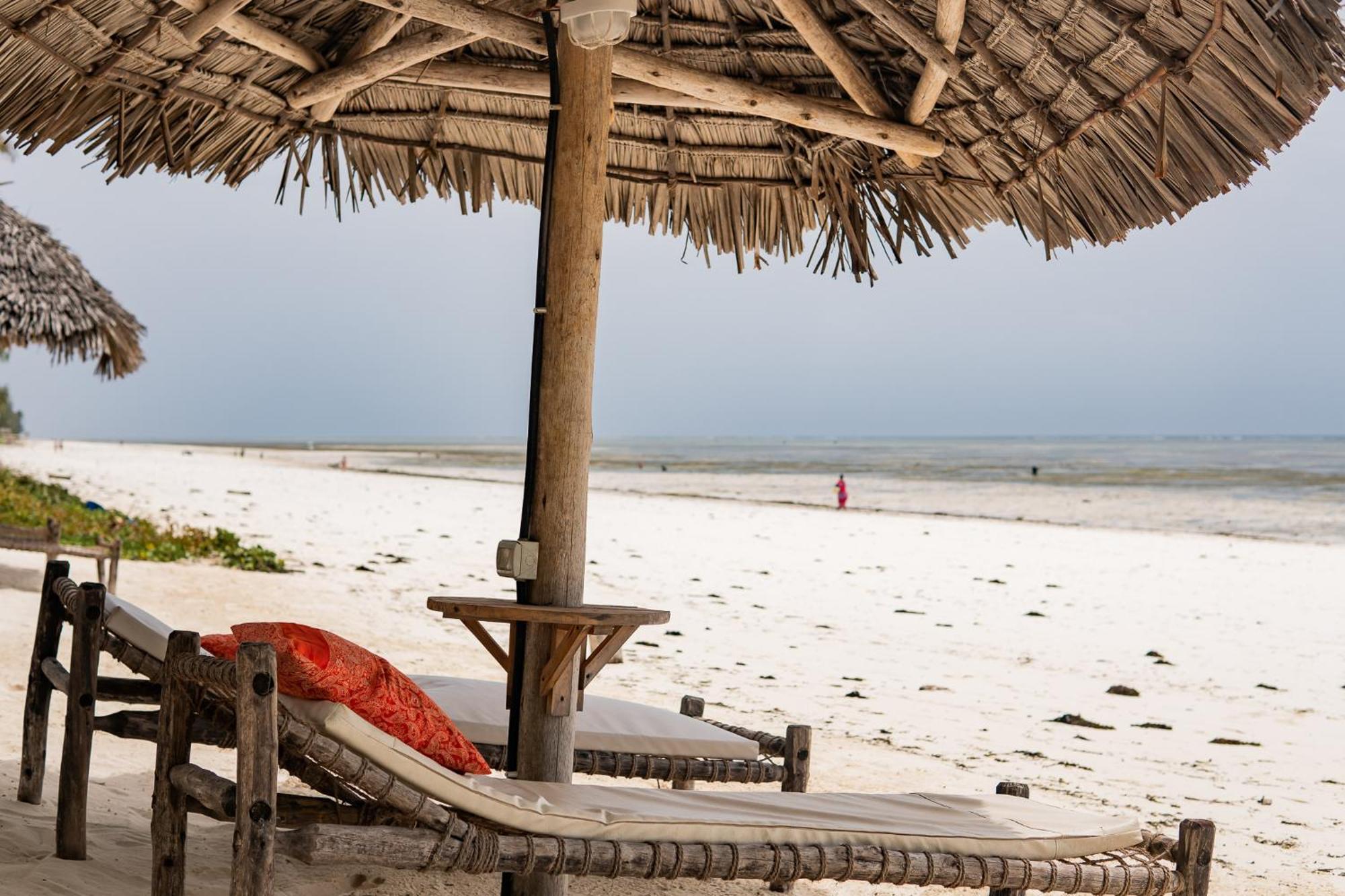 Kima Serviced Beach House & Suites Bwejuu Exterior photo